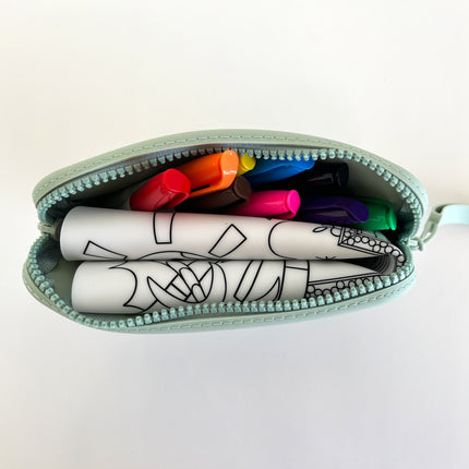 travel friendly pouch